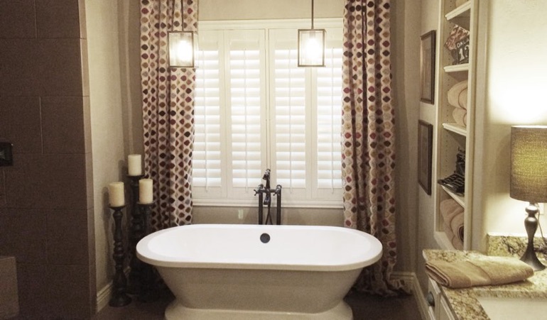 Polywood Shutters in Dallas Bathroom